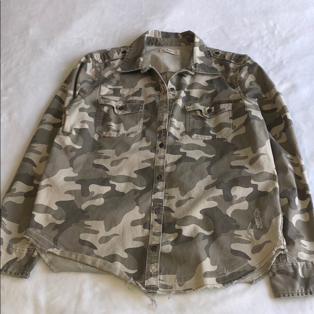 hollister camo button down